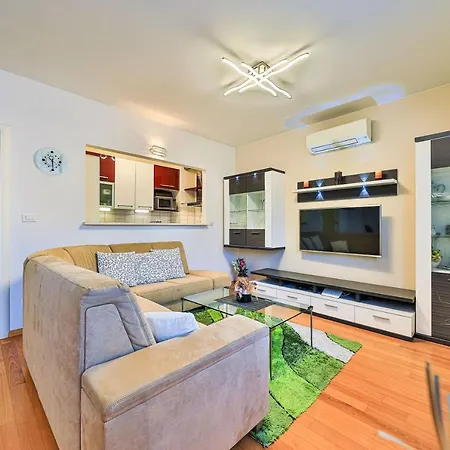Toni Apartment